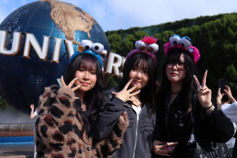 USJで楽しむ生徒たち
